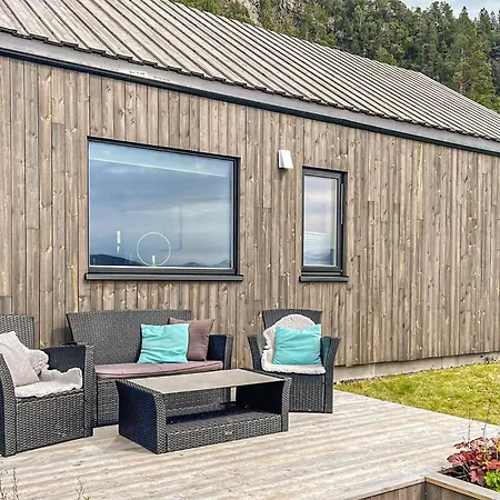 Cozy Home In Stangvik With House Sea View Feriehus